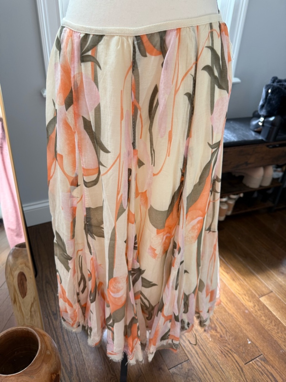 Peter Nygard Floral Skirt in Cream, Coral & Olive size 6 lined w raw hem